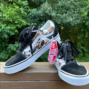 Brand new with tags never worn vans old skool